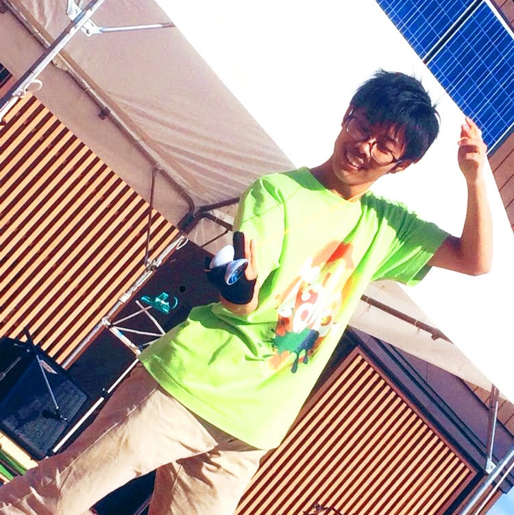 路上パフォーマンスの様子